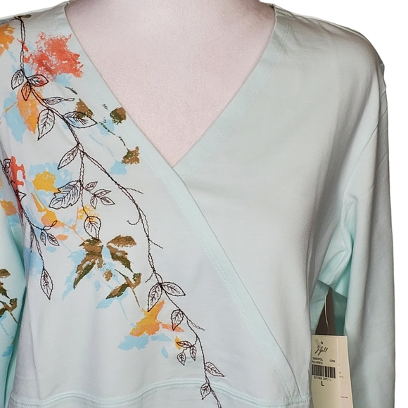 J Jill Trailing Vines Cross Over Top, Light Blue 3/4 Length Sleeves V-neck Sz L - Picture 2 of 7
